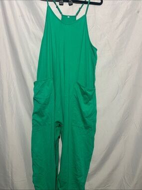 Women’s Sleeveless Emerald Green Relaxed Jumpsuit with Pockets